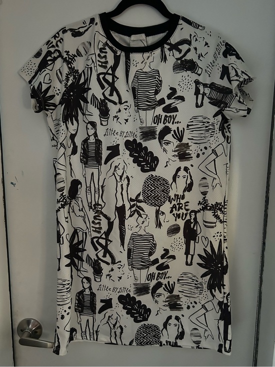 Zara Dresses & Skirts - TRF Zara - Black and White Cap Sleeve Graphic Dress